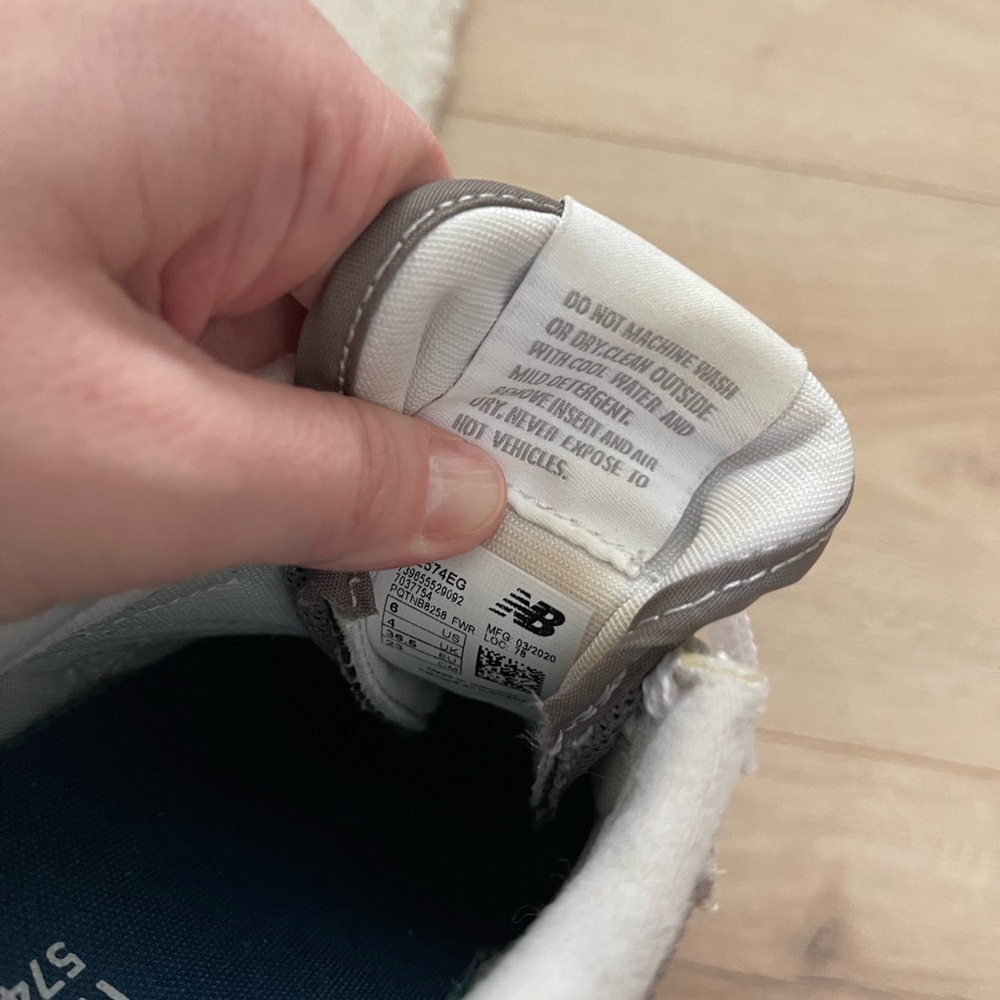 New Balance 574 - Picture 4 of 4